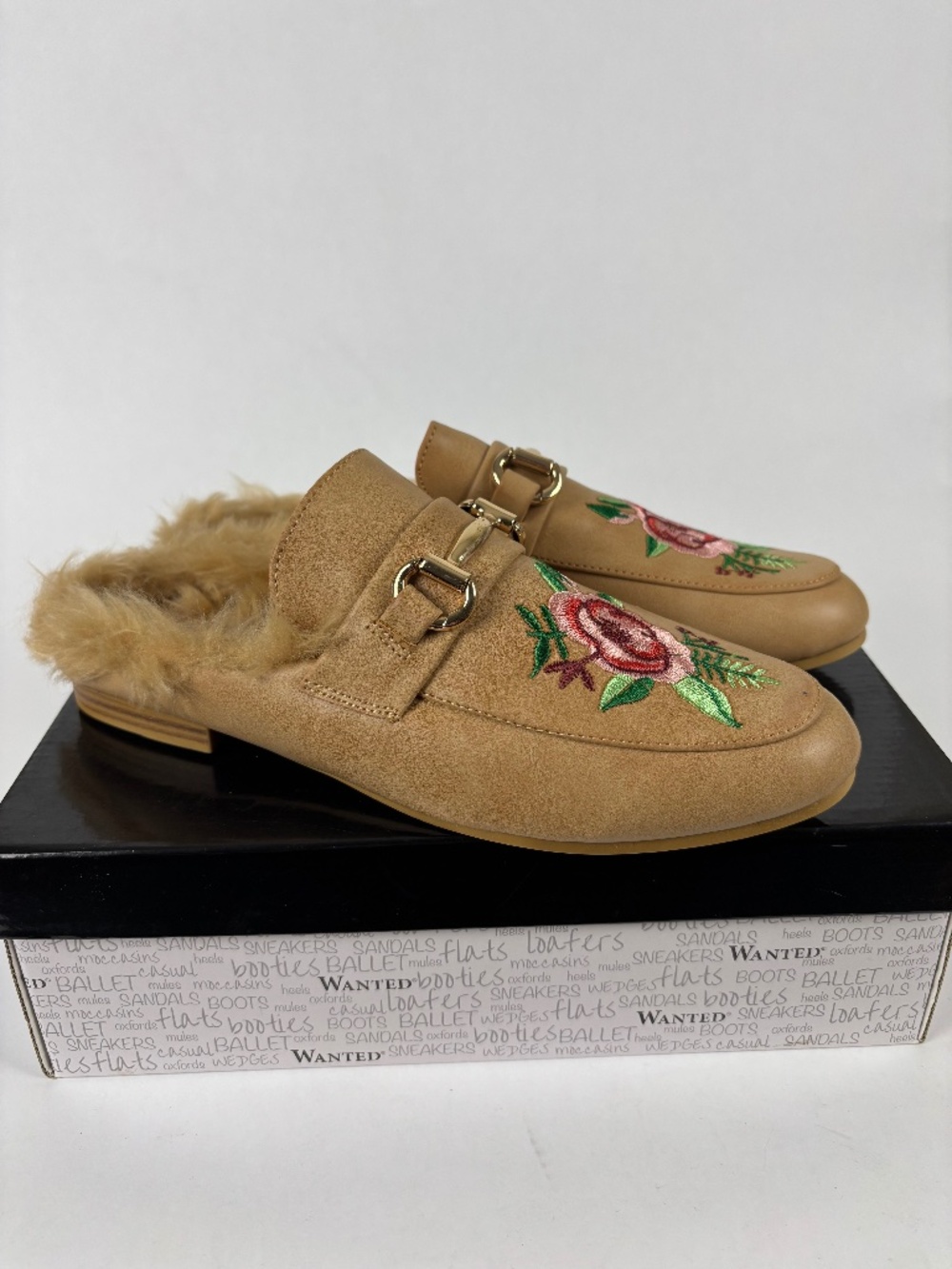 Wanted, Roseanne, Moccasins/Slippers, Lite Brown, Pink Rose embroidered, Fur